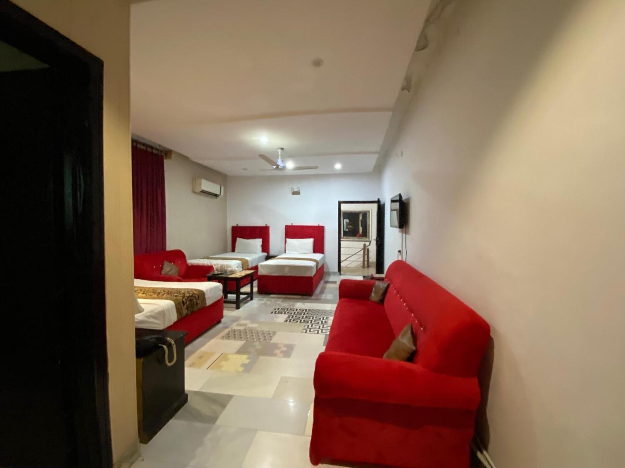 Hotel Tulip Inn, Gulberg Lahor Kültér fotó