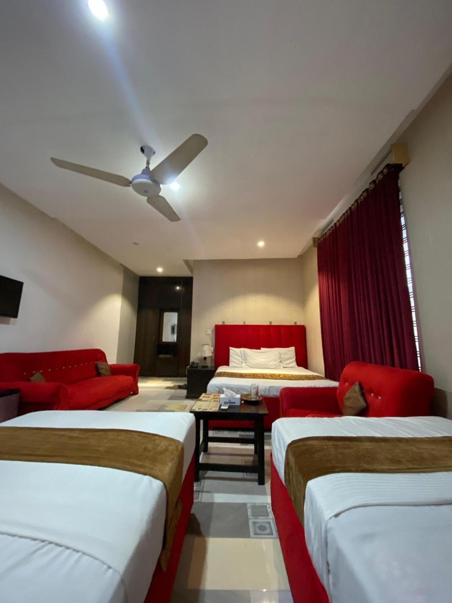 Hotel Tulip Inn, Gulberg Lahor Kültér fotó