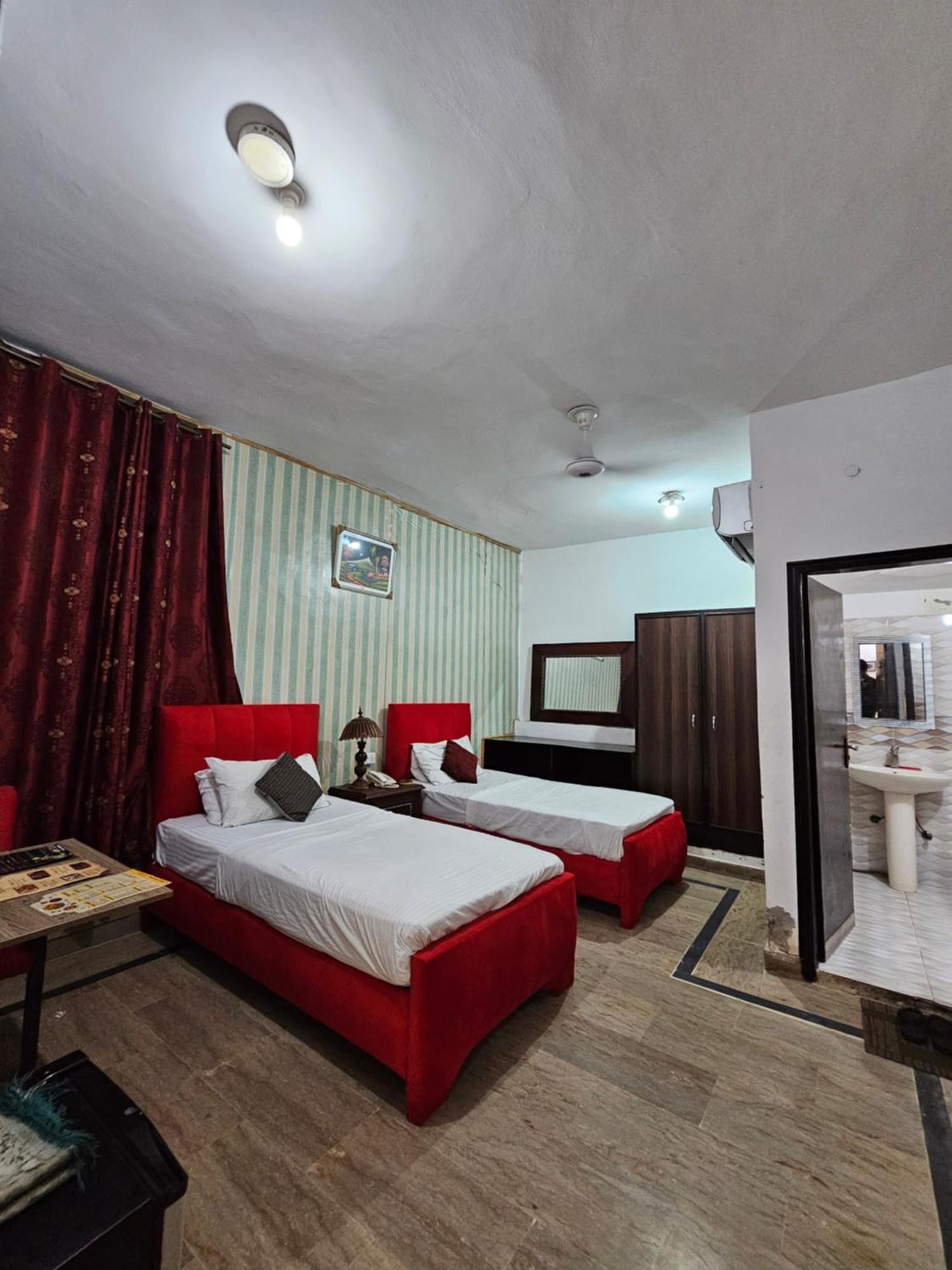 Hotel Tulip Inn, Gulberg Lahor Szoba fotó