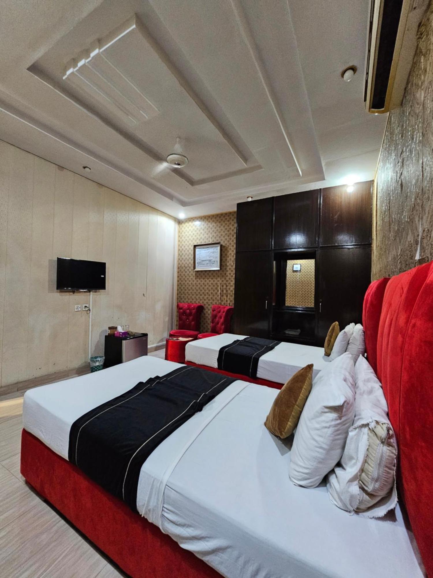 Hotel Tulip Inn, Gulberg Lahor Kültér fotó