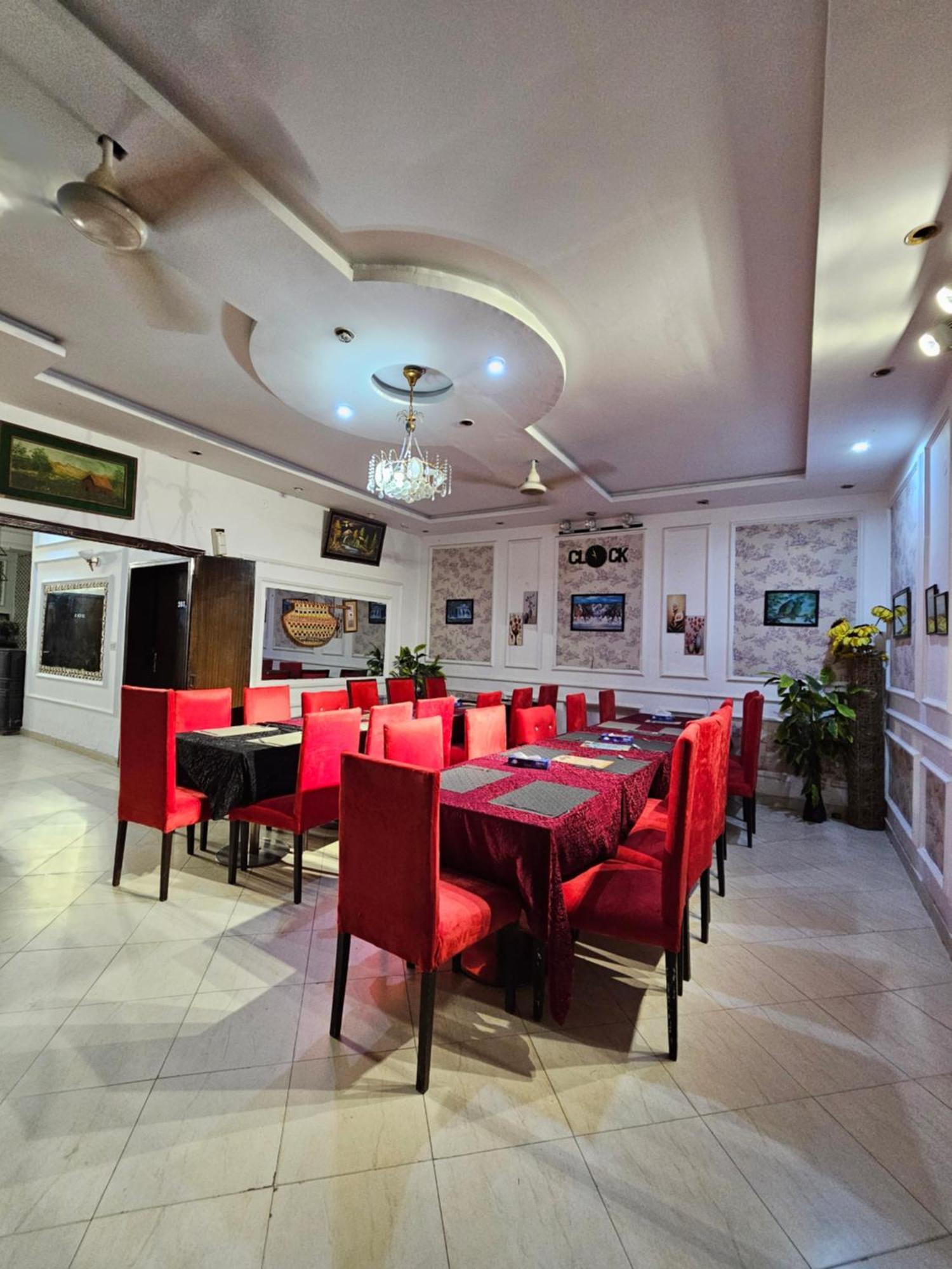 Hotel Tulip Inn, Gulberg Lahor Kültér fotó