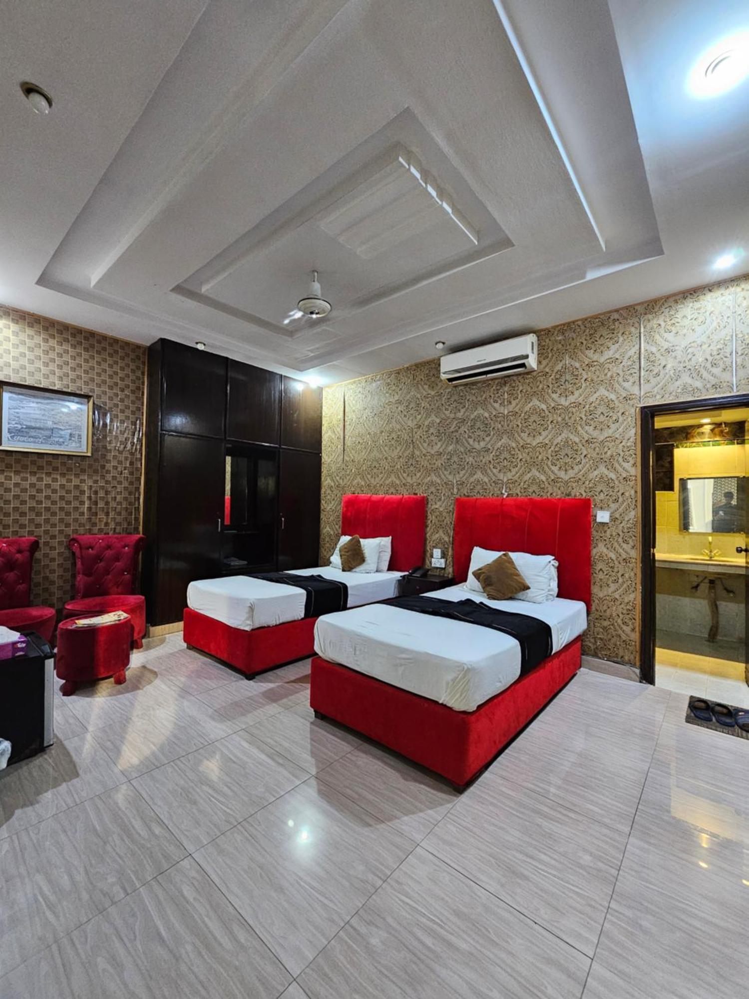 Hotel Tulip Inn, Gulberg Lahor Kültér fotó