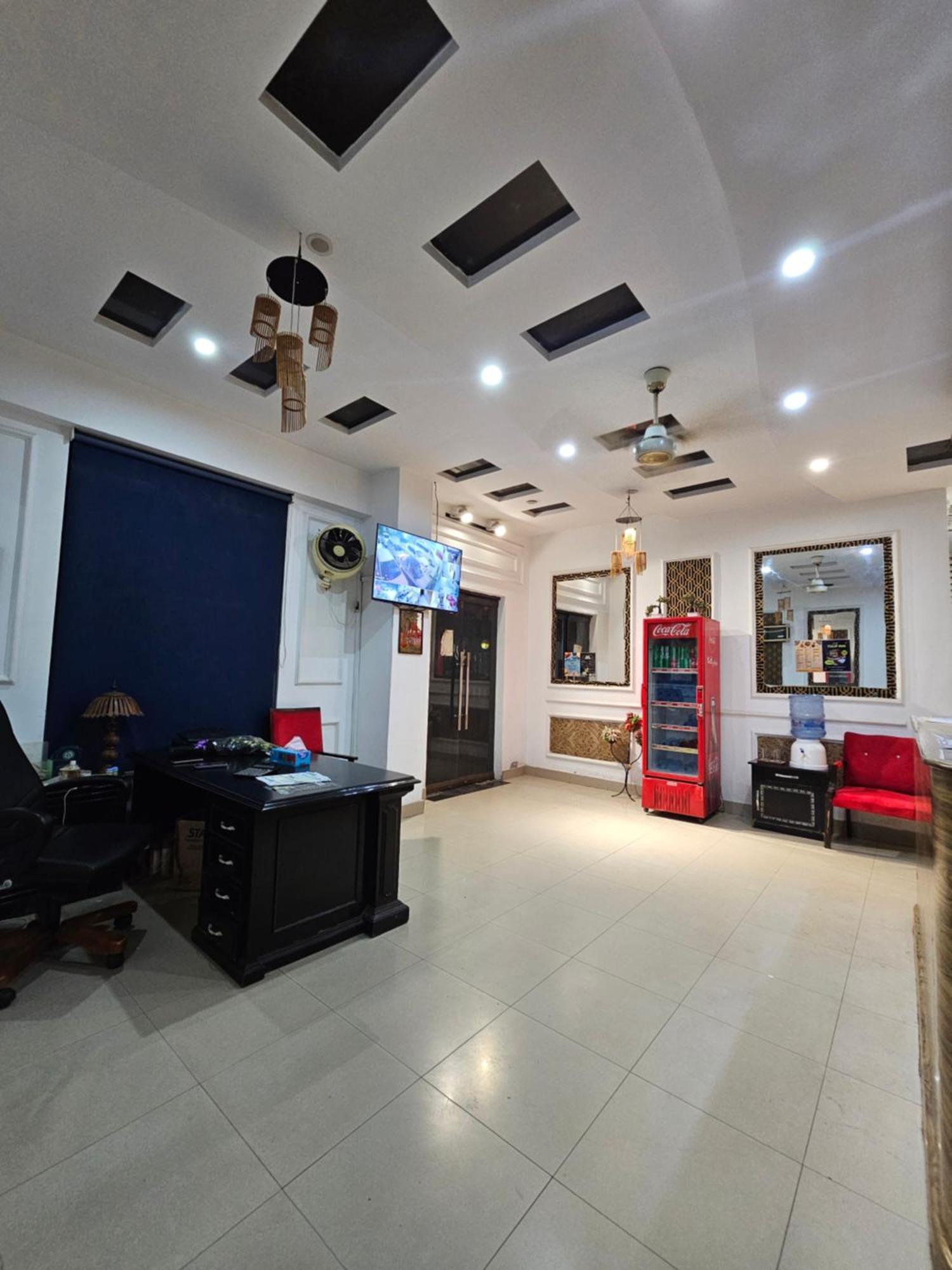 Hotel Tulip Inn, Gulberg Lahor Kültér fotó