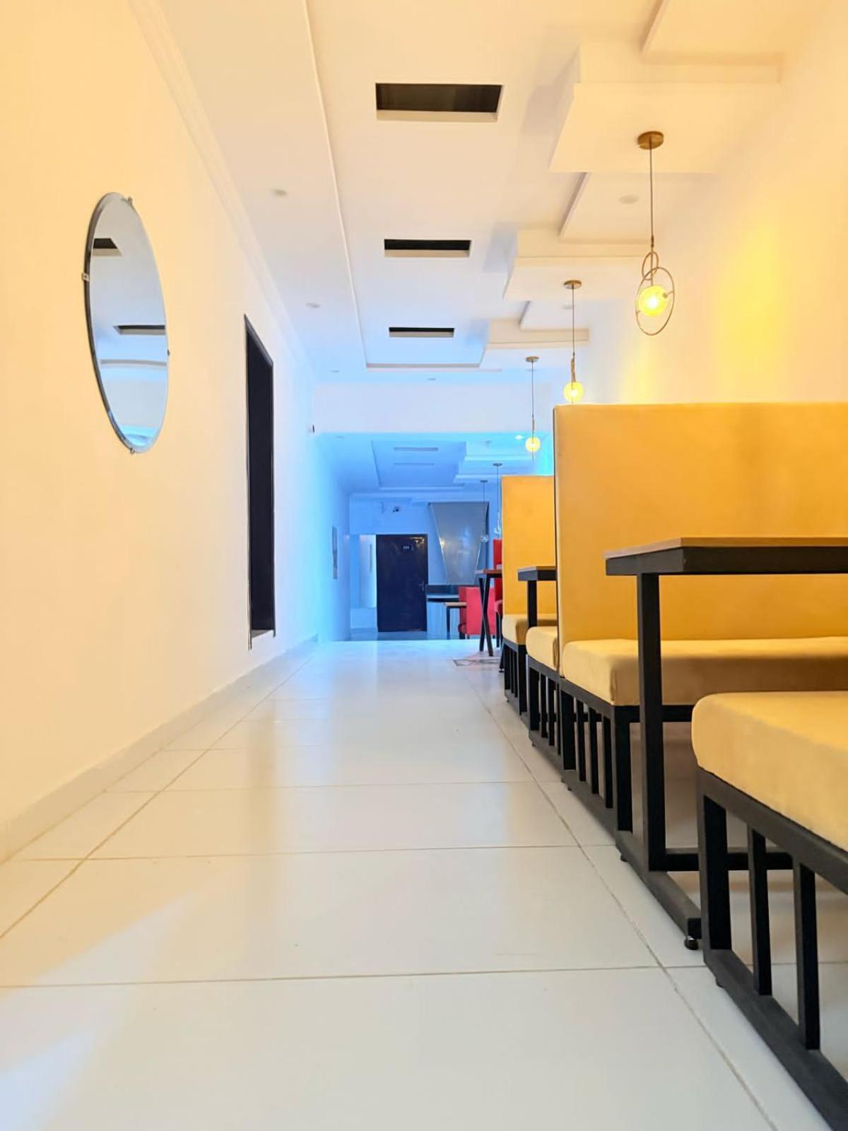 Hotel Tulip Inn, Gulberg Lahor Kültér fotó