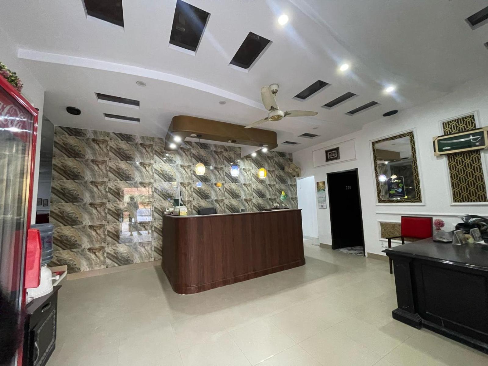 Hotel Tulip Inn, Gulberg Lahor Kültér fotó