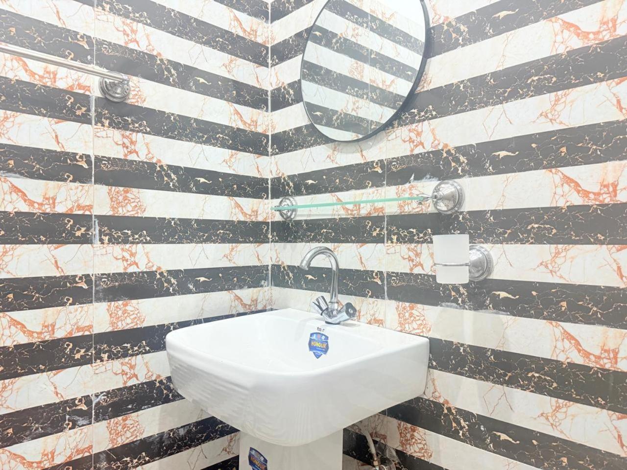Hotel Tulip Inn, Gulberg Lahor Szoba fotó